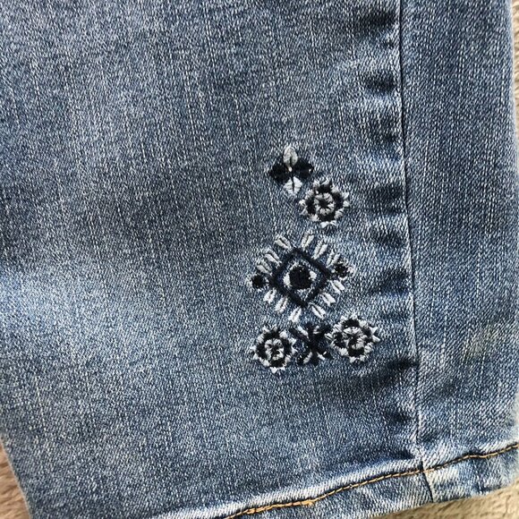 Christopher & Banks Womens Jeans Size 14 Skinny Leg Blue Denim Embroidered Y2K - Picture 11 of 16